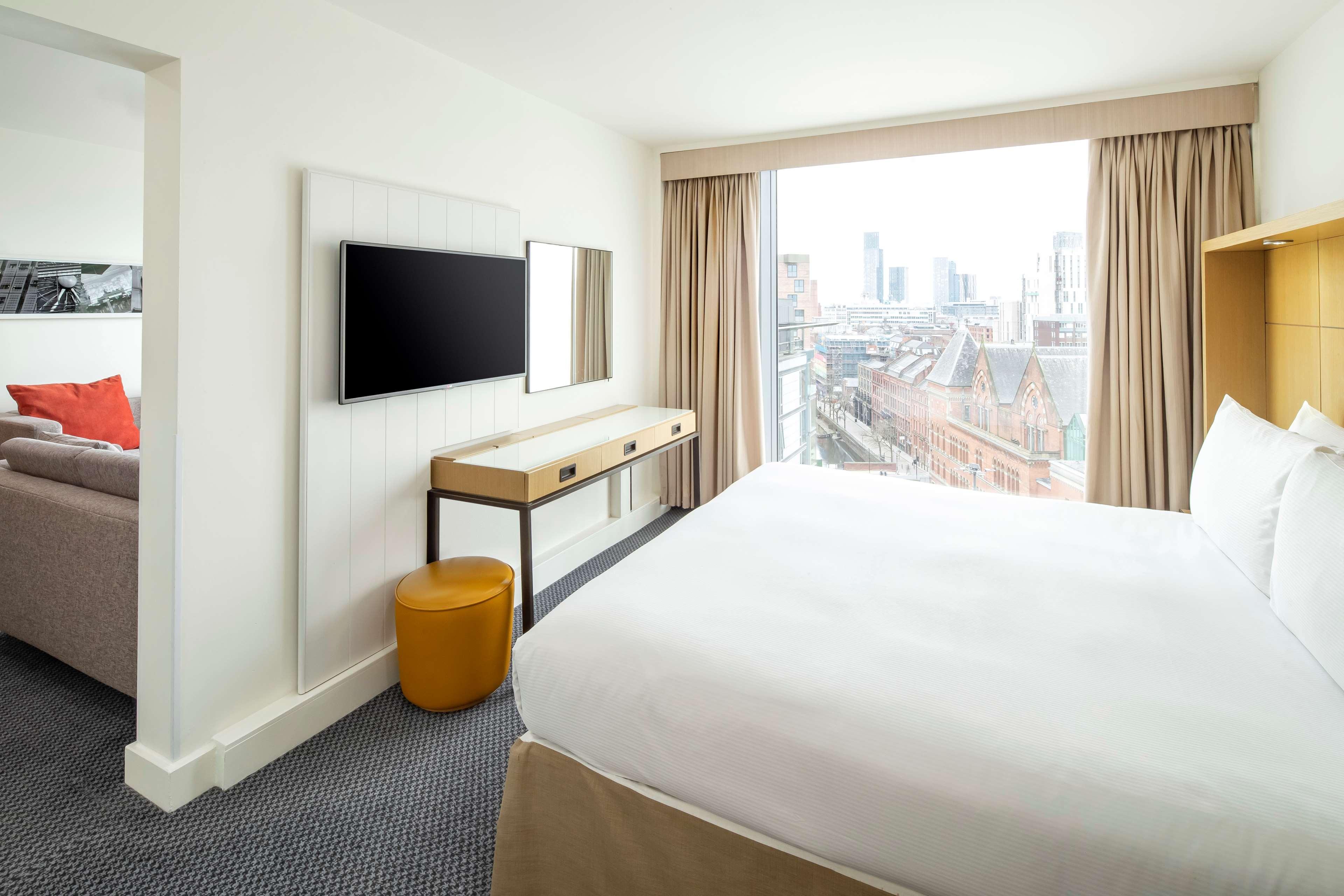 Doubletree By Hilton Manchester Piccadilly Exterior foto